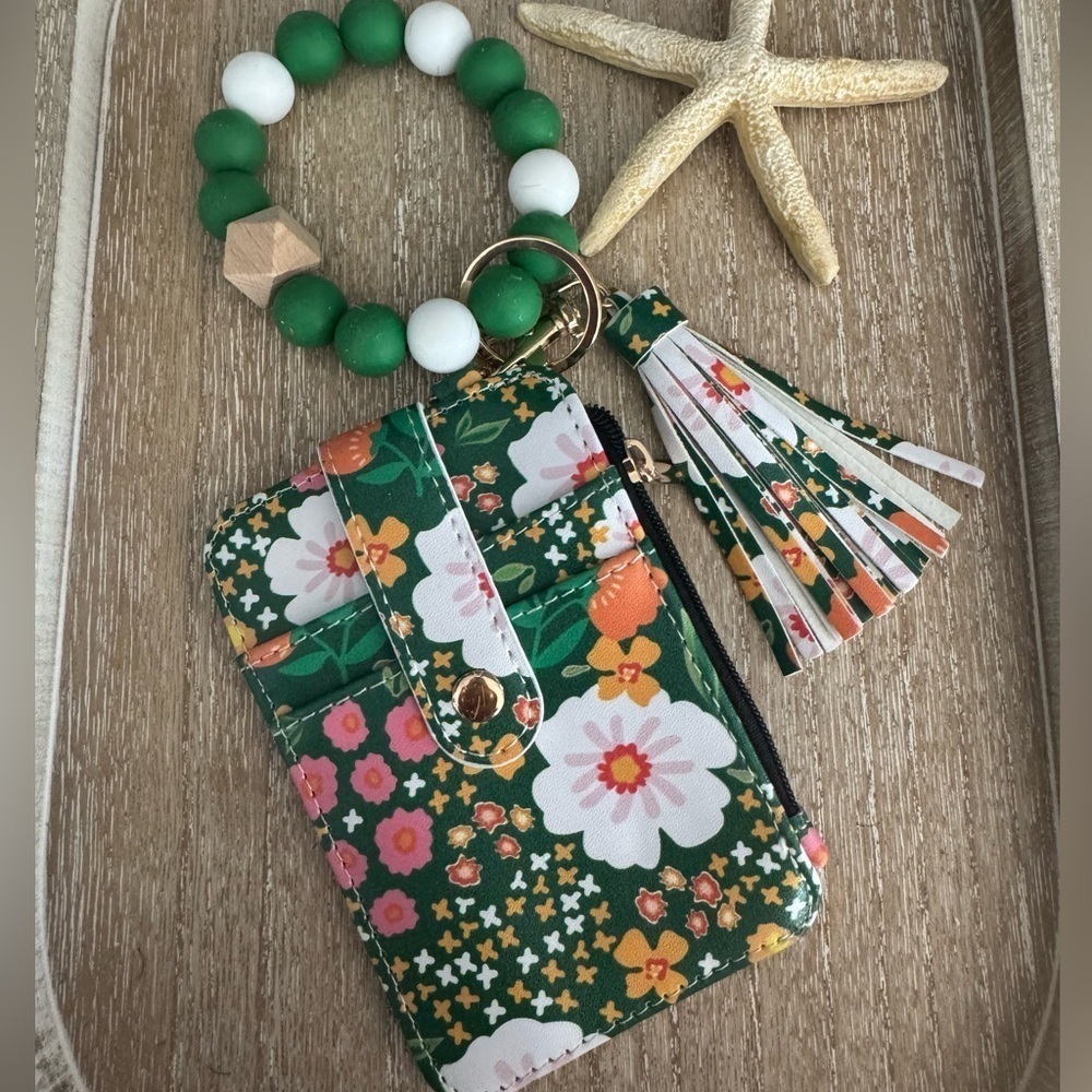 NWT Boho Silicone Wristlet Wallet Keychain Combo Green Floral OS - Picture 3 of 4